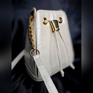 Vintage Mazzantia Elegant Cream Prism Bucket Bag with Gold Accents
